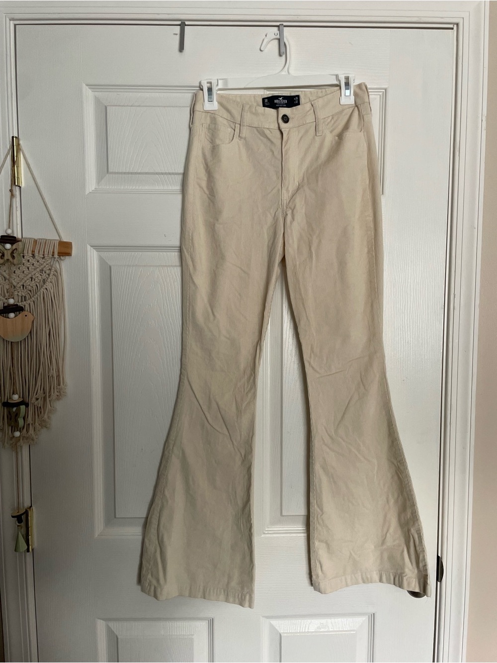 Hollister Juniors size 3R Waist 26 Ribbed Flared Jeans in Beige